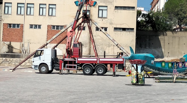 Gördes'de Lunapark kuruluyor