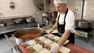 Hergün 400 yoksul vatandaşa yemek