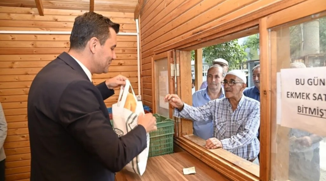 Manisa'da ekmek 5 lira:ilk satışı başkan Zeyrek yaptı