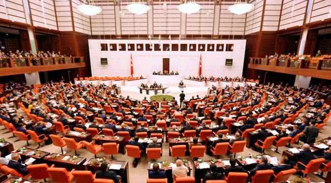 Mecliste CHP ve AKP'nin milletvekili sayıları değişti