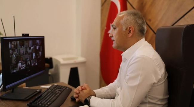 Müdür Öztürk 17 İlçe müdürü ile zoom üzerinden görüştü