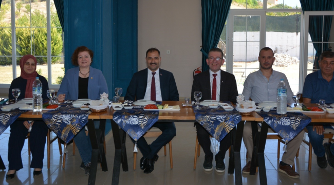 Muhtarlar derneginden kahvaltılı toplantı