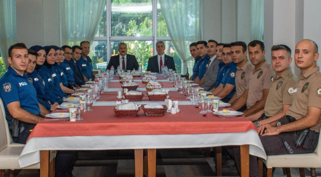 Üstün gayret ve çalışmalarıyla ayın personeli seçilenler hediyelerini aldı