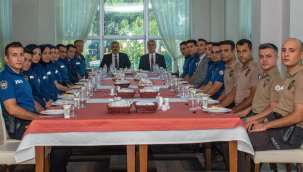 Üstün gayret ve çalışmalarıyla ayın personeli seçilenler hediyelerini aldı