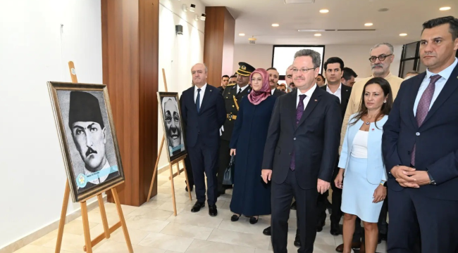 Vali Ünlü Atatürk konulu fotoğraf sergisini ziyaret etti