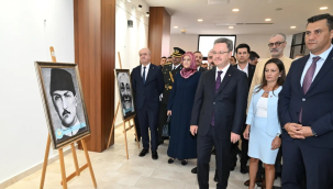 Vali Ünlü Atatürk konulu fotoğraf sergisini ziyaret etti