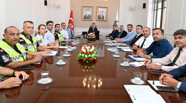 Vali Ünlü başkanlığında eğitim öncesi güvenlik toplantısı