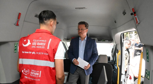 Vali Ünlü mobil göç aracını inceledi