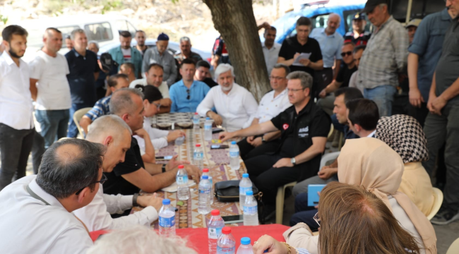 Yangın bölgesinde incelemelerde bulunan vali Ünlü vatandaşları yangın yasaklarına uymalarını istedi