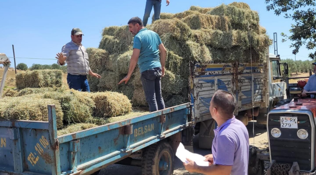 Yangın bölgesinde üreticilere saman ve yem dağıtımı başladı
