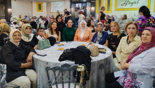 AKP kadın kolları başkanı Kaplan ve yönetimi Tuna'yı yanlız bırakmadı