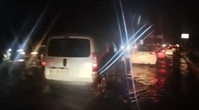 Ani bastıran yağmur Manisa'da yaşamı felç etti