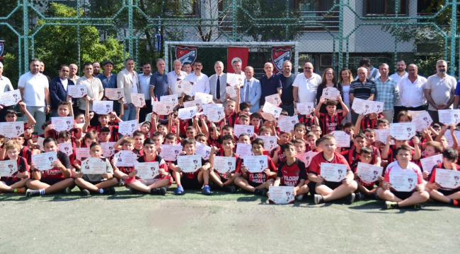 Başkan Balaban Karaköyspor yaz spor okulu belge törenine katıldı