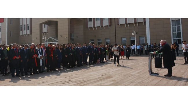 Başkan Rona'' hiçbir makamın, hiçbir grubun hukukçulara efendi olamayacağı misyonun temsilcisiyiz''