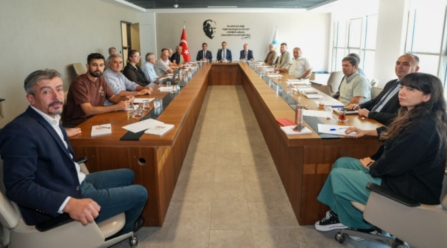 Başkan Zeyrek'ten ,üreticinin yüzünü güldüren müjde:belediye inek sütünü 17,koyun ve keçi sütünü 34 liardan alacak