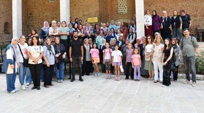 Demicili kadınlar Manisa'yı gezdi