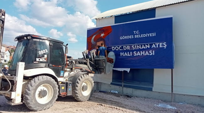 Gördes'de halı saha tabelası takıldı