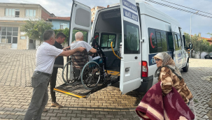 Gördes'de hasta nakil araçı hasta taşımaya başladı