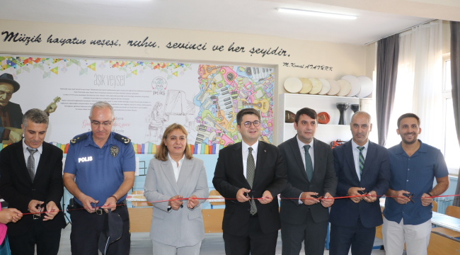 Kula Ecemiş ortaokulunda müzik sınıfı açıldı