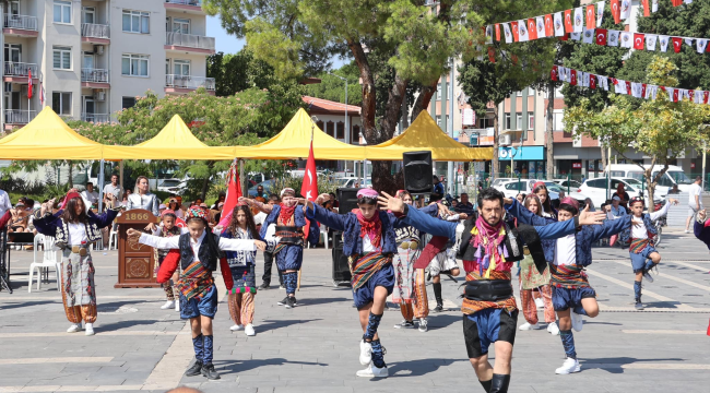 Kula'nın 102.kurtuluş günde yıldız yağmuru