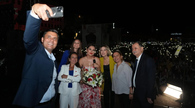 Manisa'nın yerel yöneticileri fener alayında 