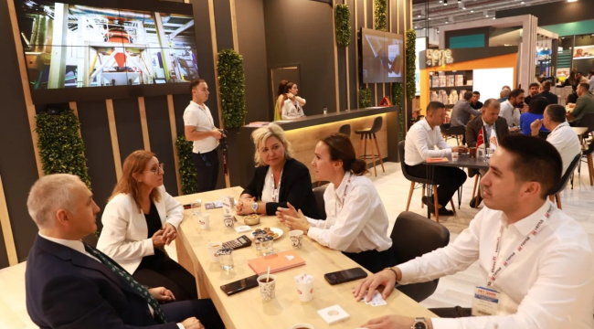 Müdür Öztürk fuara katılam Manisa'lı firmaları ziyaret etti