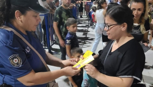 Polis Salihli, Sarıgöl, Ahmetli ve Kula 'da broşür dağıttı