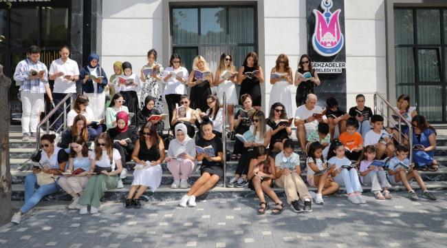 Şehzadeler'de"kitabını al gel" etkinliğinde kitapsever bir araya geldi