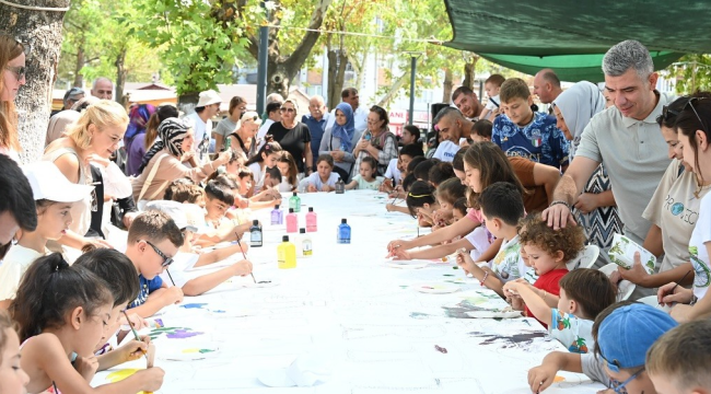 Soma'da çocuklar dünya barışı için boyadı