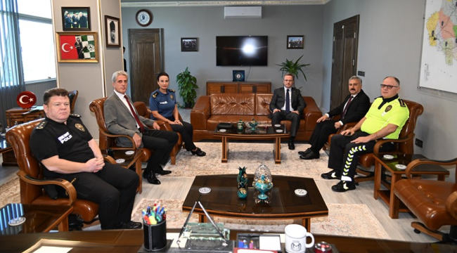 Vali Ünlü'den veda ziyaretleri