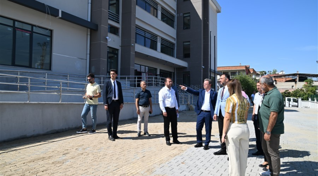 Vali Ünlü yapımı süren okuları denetledi