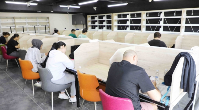 Yenilenen yüzüyle kütüphane hizmete girdi