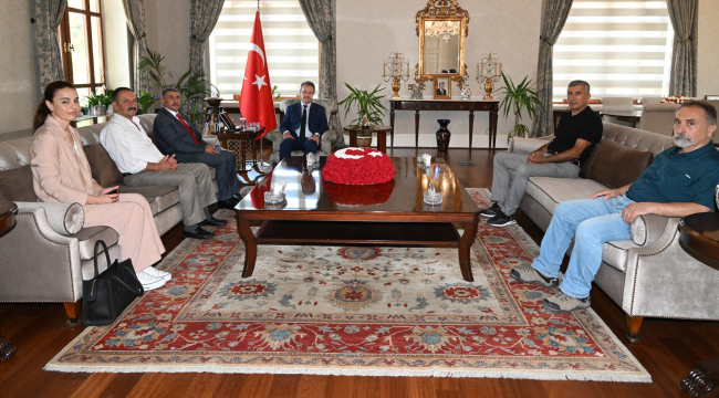 Yunusemre kent konseyi başkanı Kılıç, vali Ünlü'yü ziyaret etti