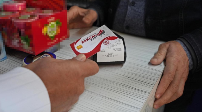 Akhisar'da belediye bakkal kartla yoksul 1200 haneye yardım ediyor