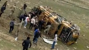 Askeri araç devrildi 10 asker yaralandı