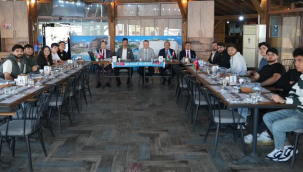 Başkan Balaban Azerbaycanlı öğrencilrele kahvaltıda buluştu