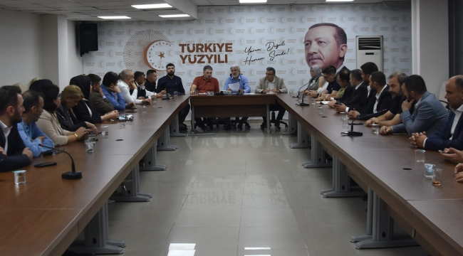 Başkan Hızlı ilçe başkanları ve yönetim kuruluyla istişare toplandısı yaptı