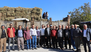 Başkan Öküzcüoğlu,kendi arazisinde ürettiği yoncaları ücretsiz dağııttı