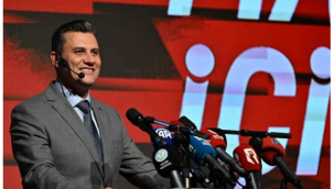 Başkan Zeyrek''bir belediye düşünün ki kapıları halka daima kapalı ama ranta her zaman açık ''