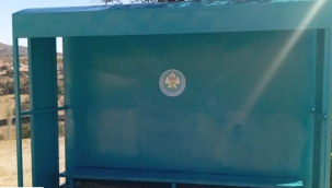 Büyükşehir Kula'da otobüs duraklarını yeniledi