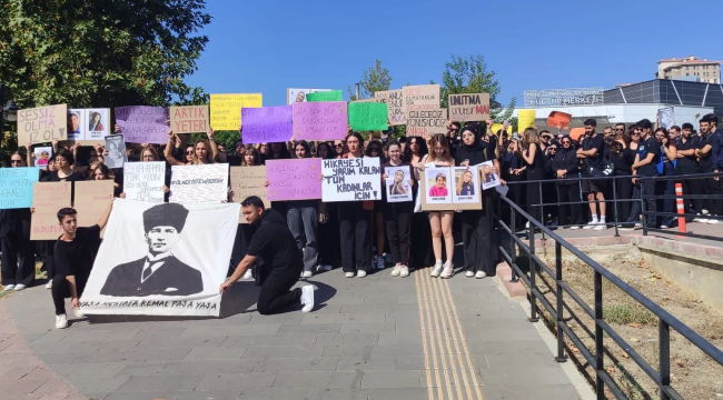 CBÜ öğrencilerinden kadın ve çocuk çinayetleri protestosu