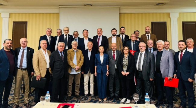 CHP il yönetimi eski il yöneticileriyle bir araya geldi