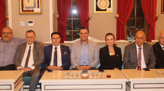 CHP'liler Manisa Ağrılılar derneği yönetimiyle bir araya geldi