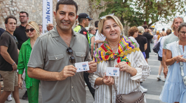 Dünya şefler birliği aşçıları Akdeniz yemeklerini Kuşadası sokaklarına taşıdı! 