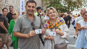 Dünya şefler birliği aşçıları Akdeniz yemeklerini Kuşadası sokaklarına taşıdı! 