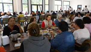 Gölmarmara'da kadın dayanışma derneğinden yoksul aile ve öğrencilere yardım toplantısı