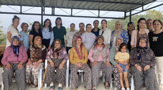 Gölmarmara'da muhtar eşlerinin katıldığı kadın buluşması