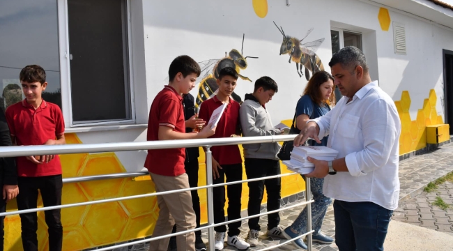 Gölmarmara'lı öğrenciler arıların dünyasını tanıdı