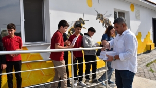 Gölmarmara'lı öğrenciler arıların dünyasını tanıdı