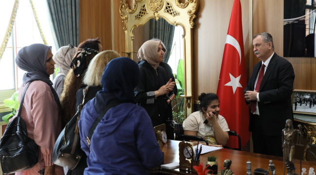 Halk gününde vatandaşlarla buluşan başkan Balaban'vatandaş kriz ve işsizlikle boğuşuyor''